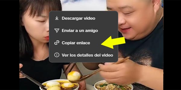 Otro metodo es haciendo clic derecho sobre el video y elegir copiar enlace